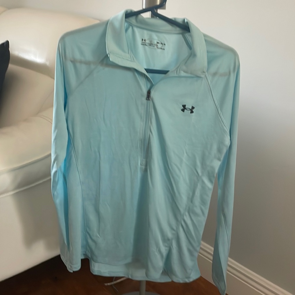 Brand new under armour light weight top